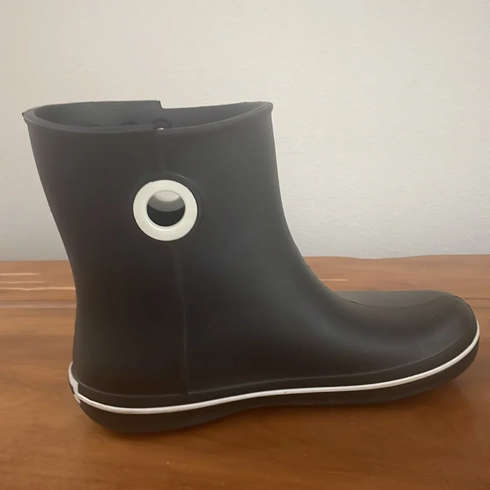 CROCS Jaunt Shorty Black Boots Size 7